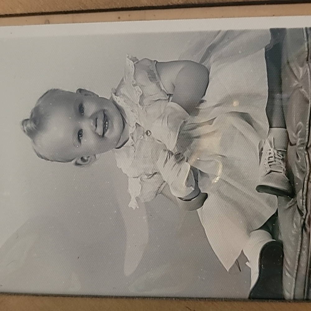 Vintage Frame & Photographs - Picture 8 of 12